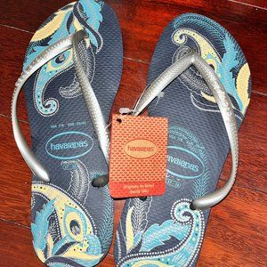 Havainas Blue paisley feather flip flops